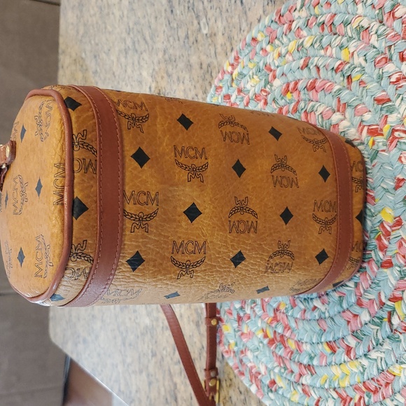 Authentic MCM Visetos Barrel Bag in Cognac in Excellent Vintage Condition - Picture 6 of 15